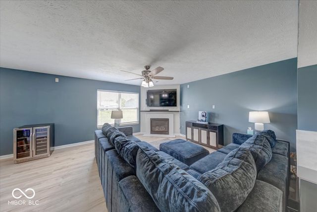 2705 Camelot Way, Greenwood, IN 46143