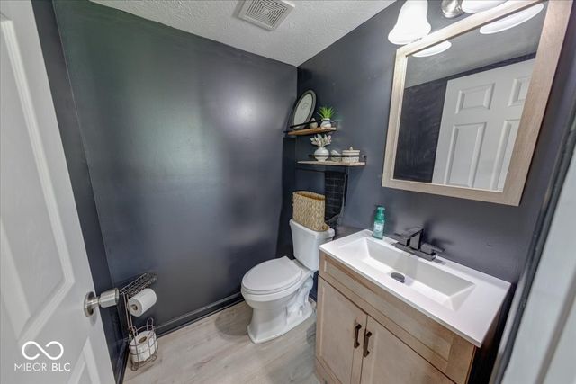 2705 Camelot Way, Greenwood, IN 46143