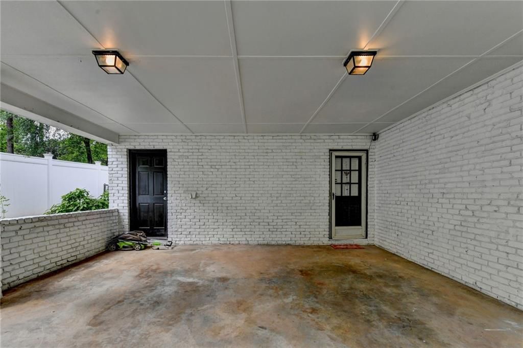 Image 4 of property listing at 2048 Fisher Trail NE, Atlanta, GA 30345