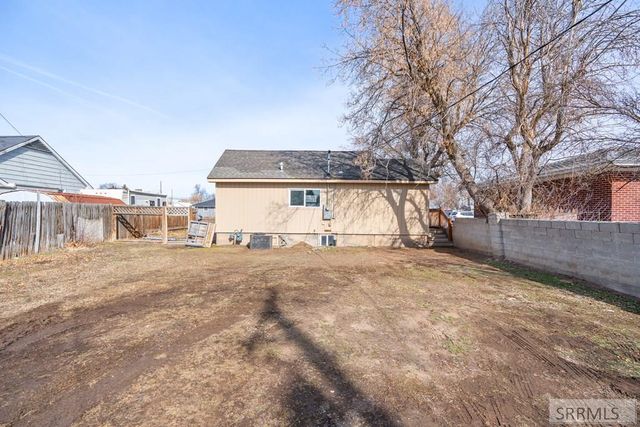 416 E 17th Street, Idaho Falls, ID 83404