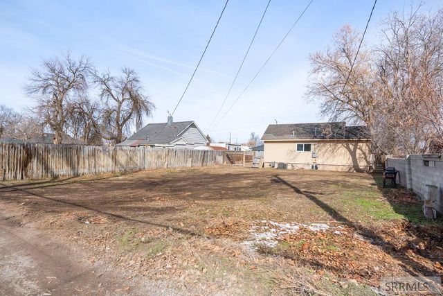 416 E 17th Street, Idaho Falls, ID 83404