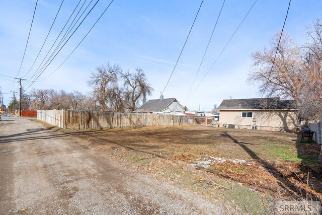 416 E 17th Street, Idaho Falls, ID 83404