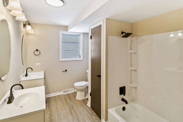 9204 Kedvale Avenue, Oak Lawn, IL 60453