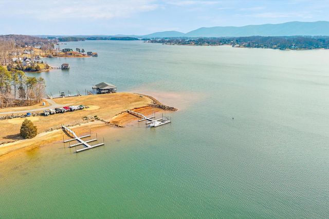 17 Alpine DR, Union Hall, VA 24176