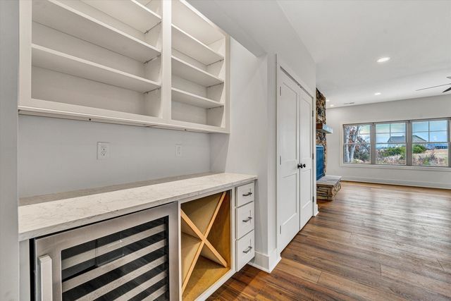 17 Alpine DR, Union Hall, VA 24176