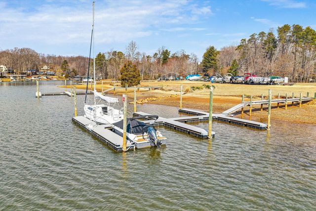 17 Alpine DR, Union Hall, VA 24176