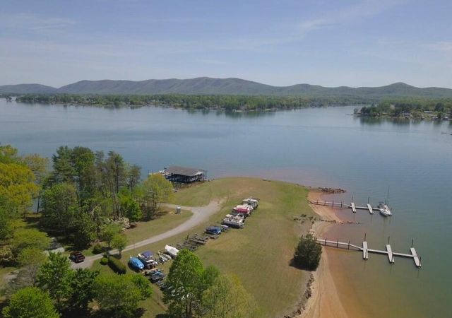 17 Alpine DR, Union Hall, VA 24176