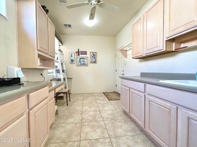 9524 N Twinkling Shadows Way, Tucson, AZ 85743