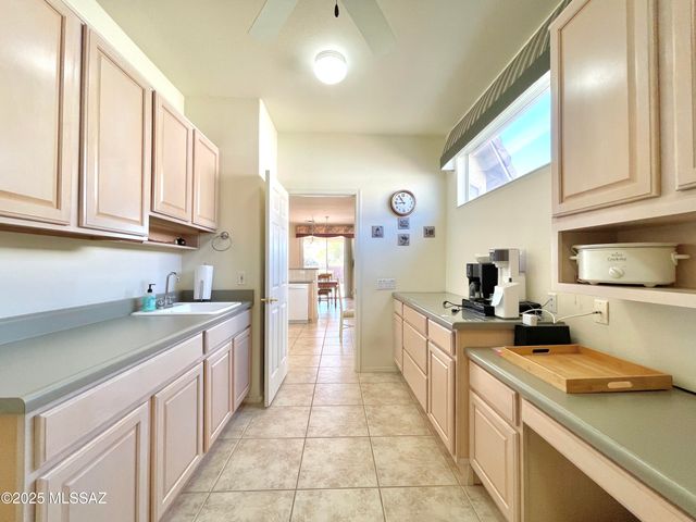 9524 N Twinkling Shadows Way, Tucson, AZ 85743