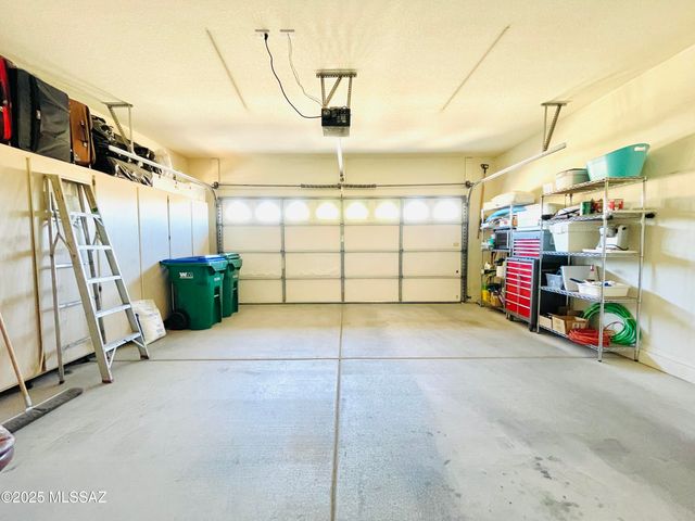 9524 N Twinkling Shadows Way, Tucson, AZ 85743