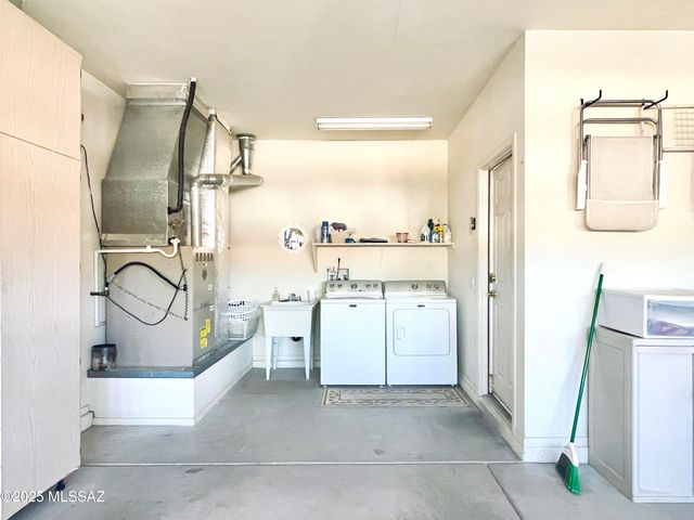9524 N Twinkling Shadows Way, Tucson, AZ 85743