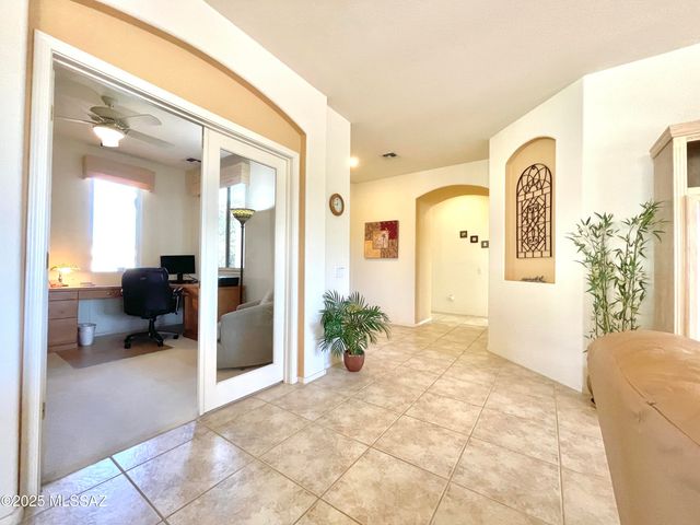 9524 N Twinkling Shadows Way, Tucson, AZ 85743