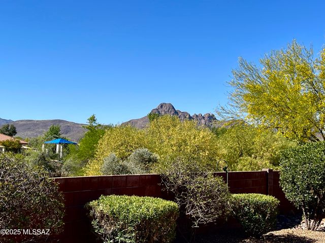 9524 N Twinkling Shadows Way, Tucson, AZ 85743
