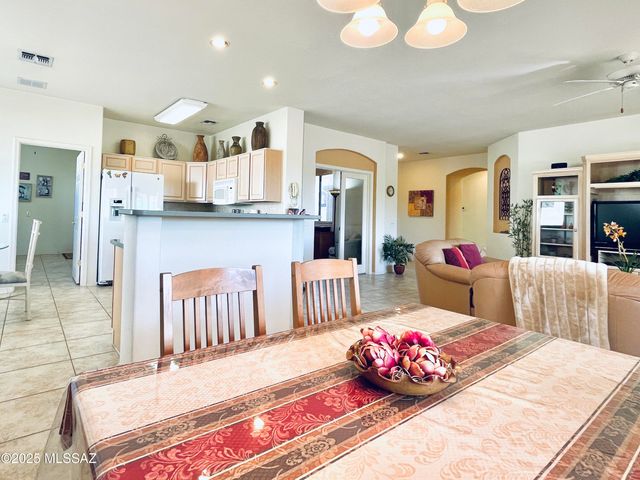 9524 N Twinkling Shadows Way, Tucson, AZ 85743