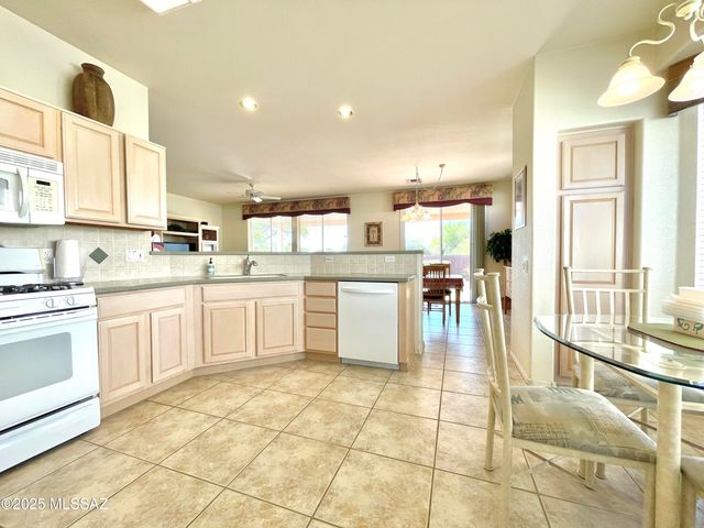 9524 N Twinkling Shadows Way, Tucson, AZ 85743