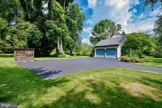 2390 PINEVIEW DR, Malvern, PA 19355
