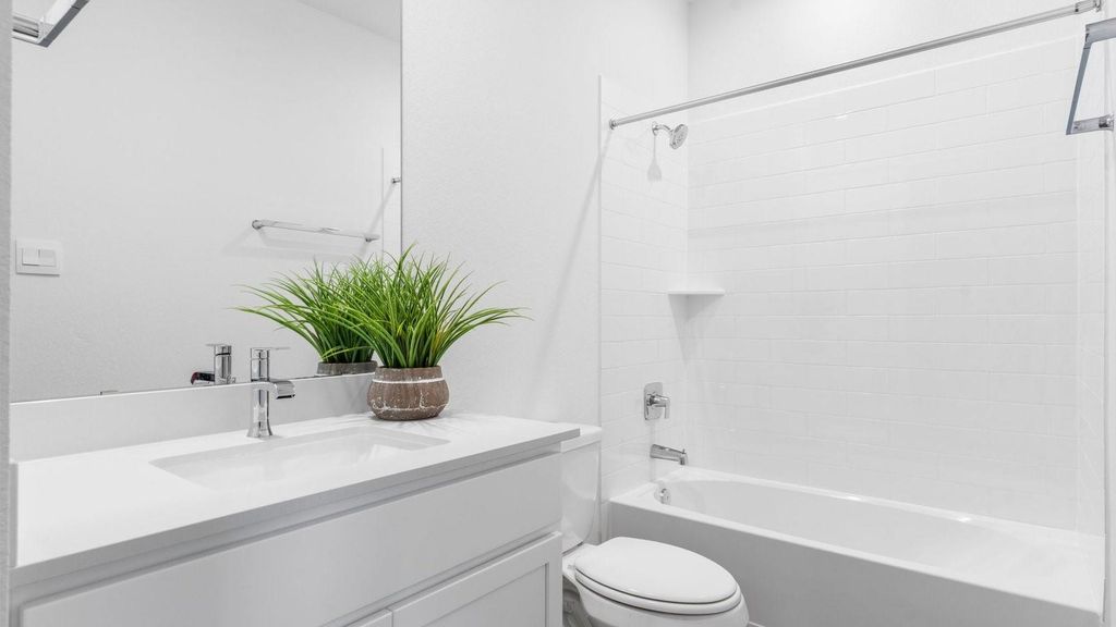 Image 6 of property listing at 31315 Mila Cove Court, Fulshear, TX 77441