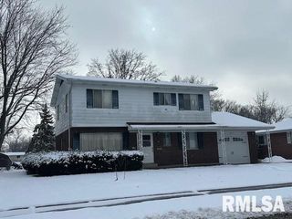 908 VIRGINIA Avenue, Taylorville, IL 62568