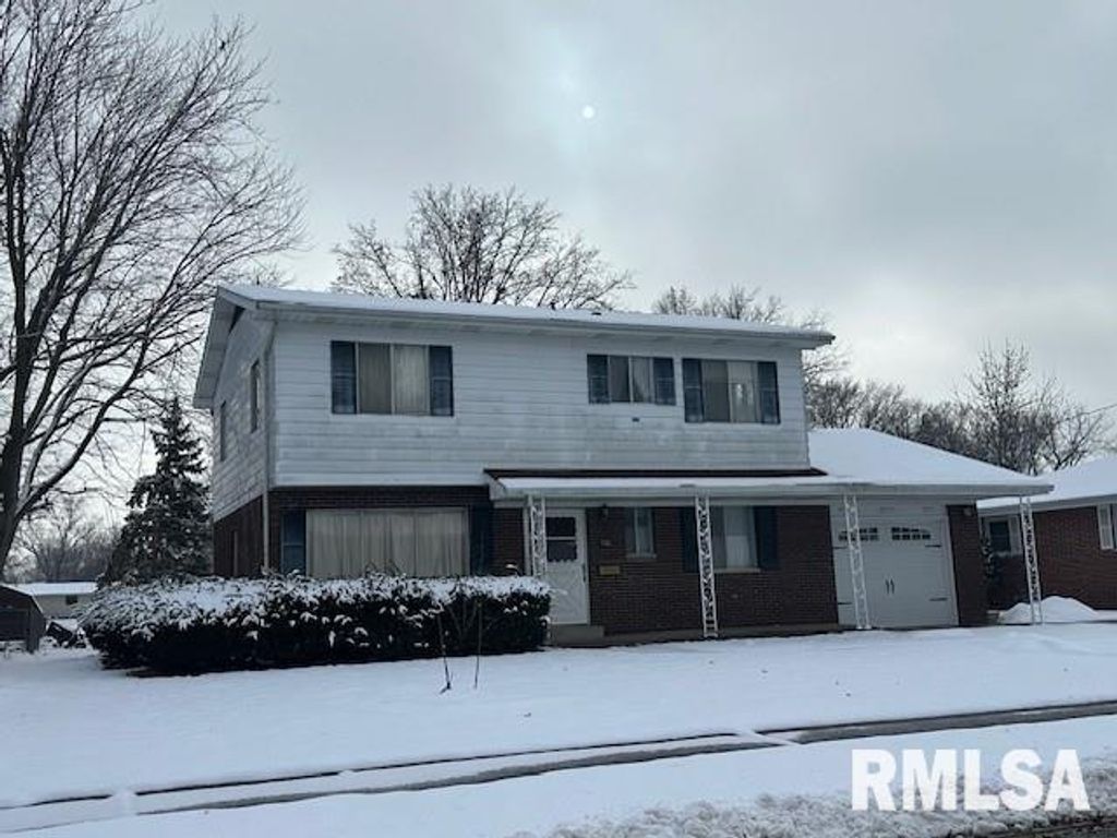 908 VIRGINIA Avenue, Taylorville, IL 62568