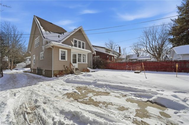 154 Crescent Drive, Akron, OH 44301