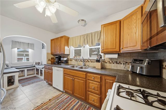 154 Crescent Drive, Akron, OH 44301