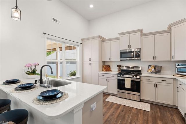 111 Candle Light Court, Advance, NC 27006