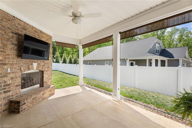 111 Candle Light Court, Advance, NC 27006