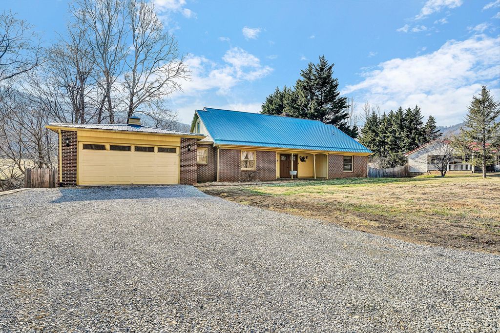 3305 Naff RD, Boones Mill, VA 24065