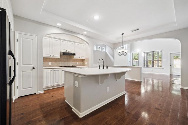 6 Douvaine Court, The Woodlands, TX 77382