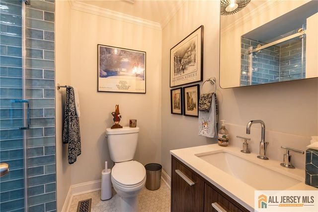 25 Hillcrest Drive, Piscataway, NJ 08854