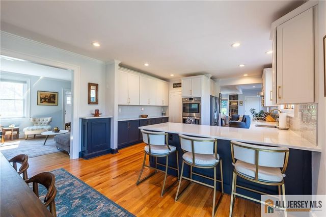 25 Hillcrest Drive, Piscataway, NJ 08854