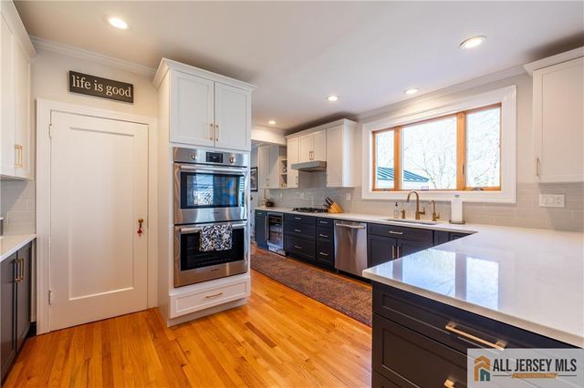 25 Hillcrest Drive, Piscataway, NJ 08854