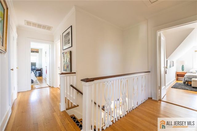 25 Hillcrest Drive, Piscataway, NJ 08854