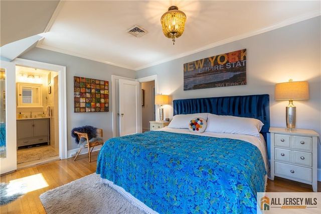 25 Hillcrest Drive, Piscataway, NJ 08854