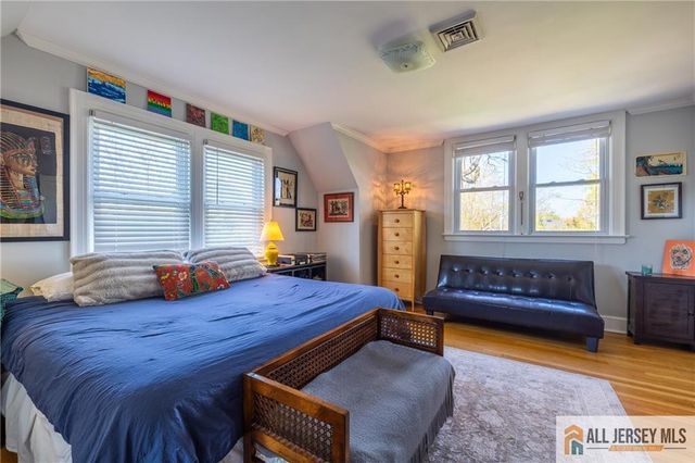 25 Hillcrest Drive, Piscataway, NJ 08854