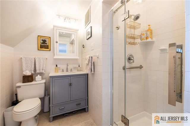 25 Hillcrest Drive, Piscataway, NJ 08854