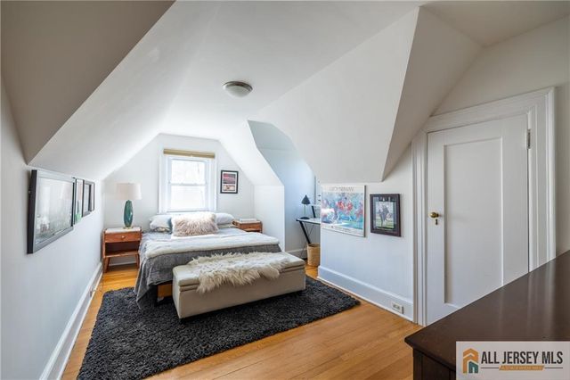 25 Hillcrest Drive, Piscataway, NJ 08854