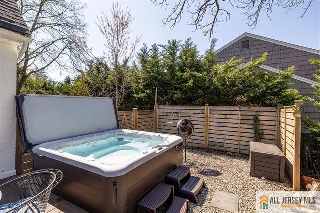 25 Hillcrest Drive, Piscataway, NJ 08854