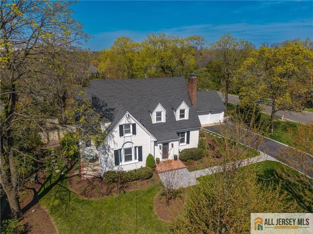 25 Hillcrest Drive, Piscataway, NJ 08854