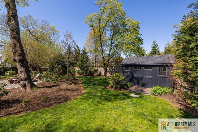 25 Hillcrest Drive, Piscataway, NJ 08854