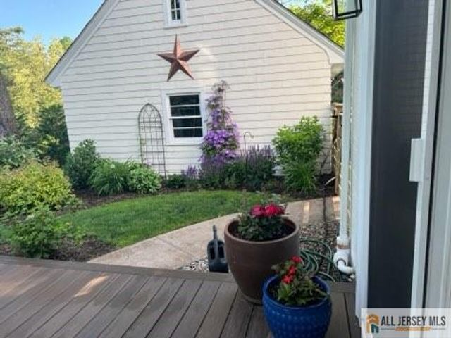 25 Hillcrest Drive, Piscataway, NJ 08854