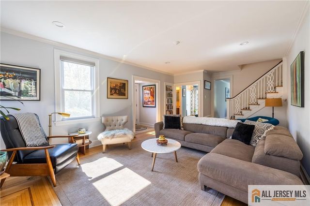 25 Hillcrest Drive, Piscataway, NJ 08854