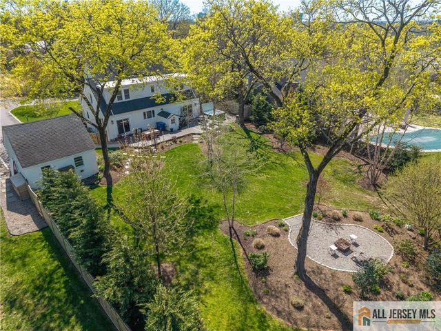 25 Hillcrest Drive, Piscataway, NJ 08854