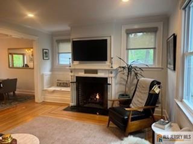 25 Hillcrest Drive, Piscataway, NJ 08854