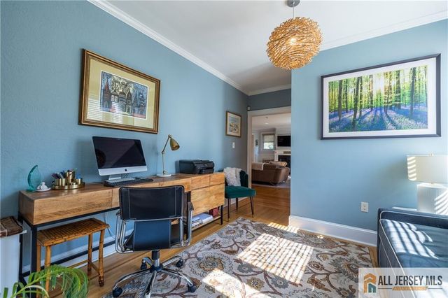 25 Hillcrest Drive, Piscataway, NJ 08854