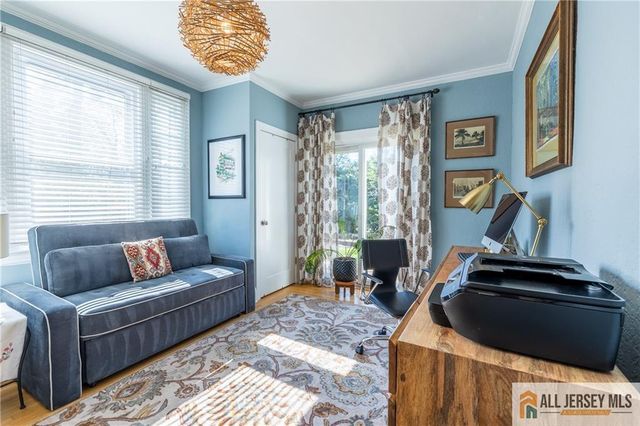 25 Hillcrest Drive, Piscataway, NJ 08854