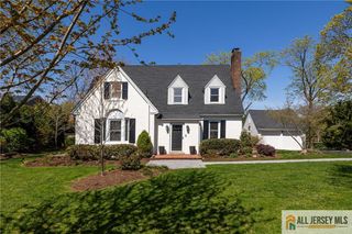 25 Hillcrest Drive, Piscataway, NJ 08854