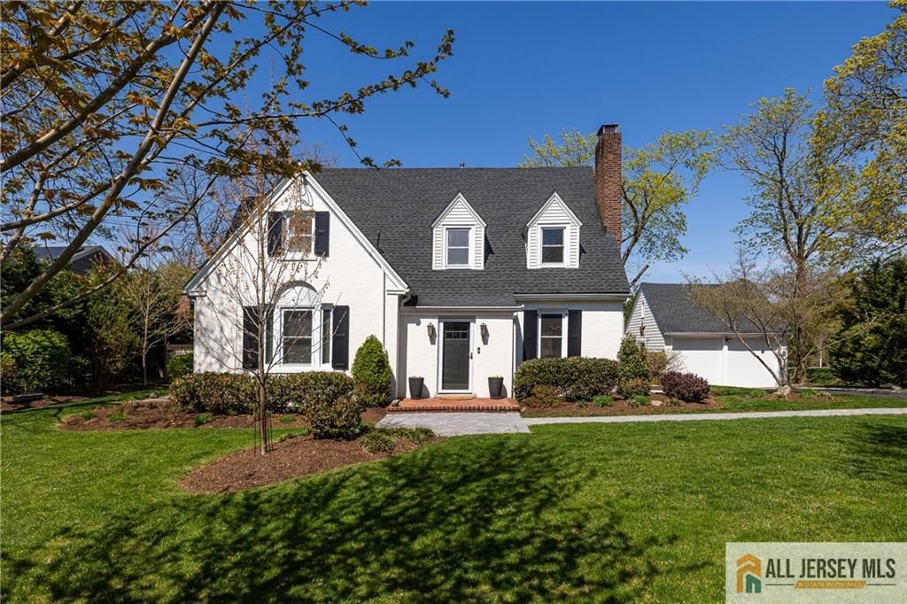 25 Hillcrest Drive, Piscataway, NJ 08854