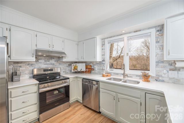 239 Stonebrook Drive, Hendersonville, NC 28791