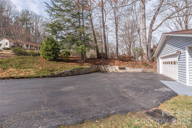 239 Stonebrook Drive, Hendersonville, NC 28791